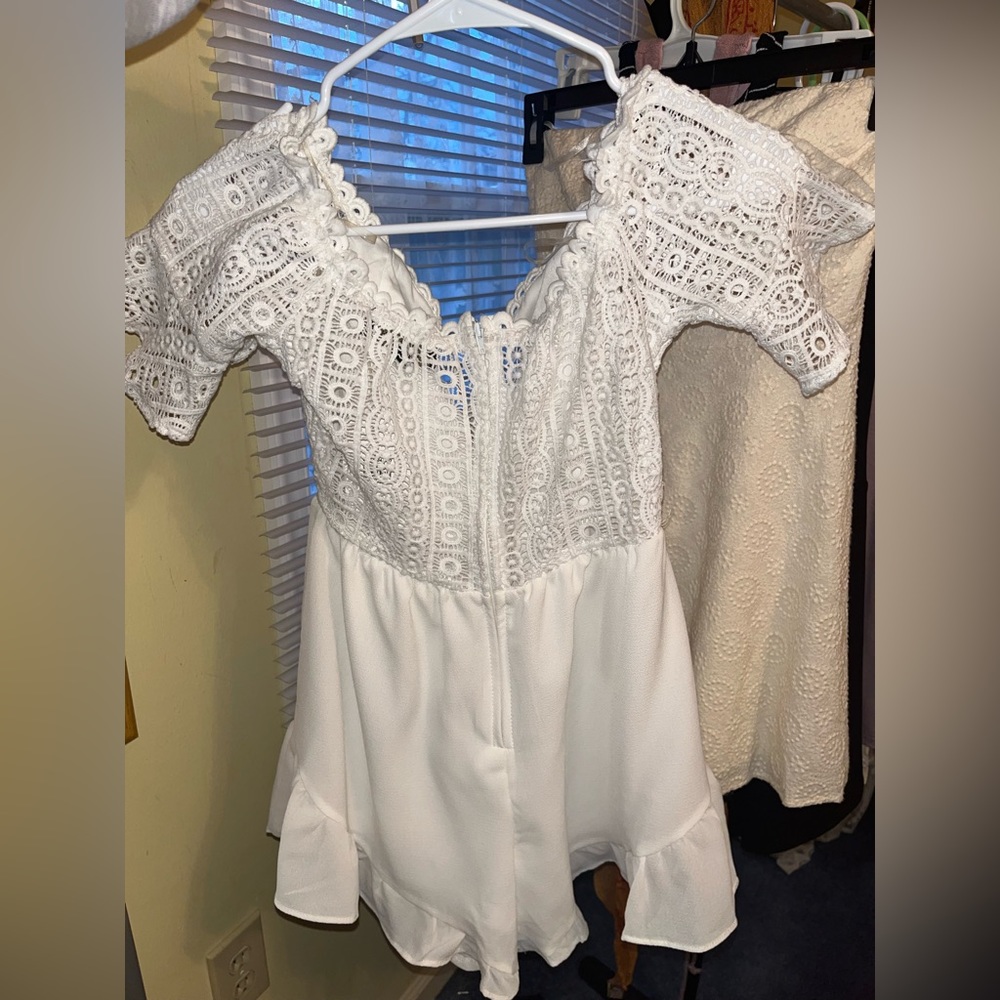 White Romper- size Small- **NEVER WORN** - Picture 2 of 5
